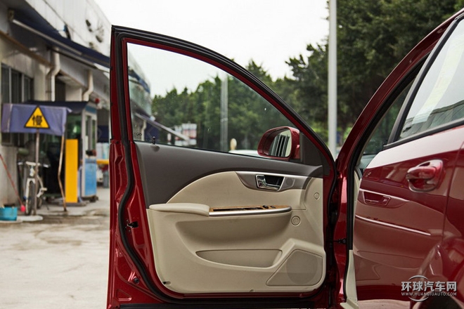 2015款 1.5L 自動尊享型