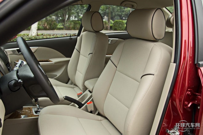 2015款 1.5L 自動尊享型