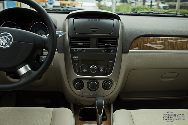 2015款 1.5L 自動尊享型