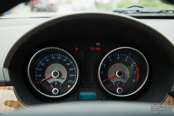 2015款 1.5L 自動尊享型