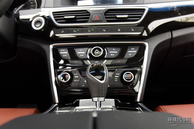 2015款 禮賓限量版 1.8T 尊享型