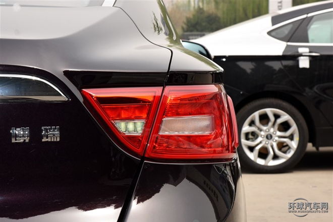 2015款 禮賓限量版 1.8T 尊享型