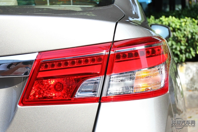 2015款 2.0L 豪華版