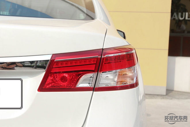 2015款 2.0L 時尚版