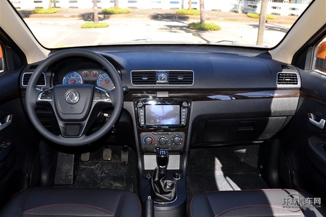 2015款 1.5L 手動豪華型 7座 國IV