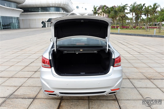 2015款 1.5T 自動行政尊尚型