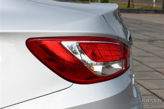 2015款 1.5T 自動(dòng)行政尊尚型