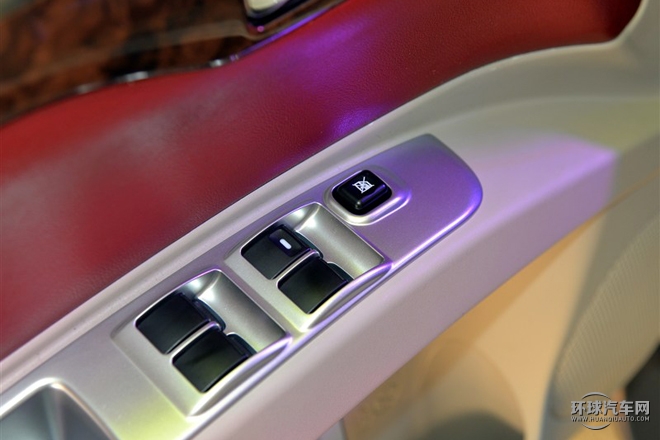 2015款 3.0L 自動(dòng)四驅(qū)旗艦版