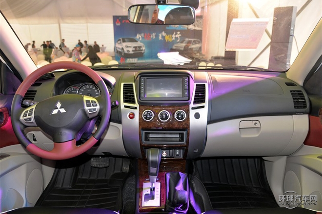 2015款 3.0L 自動四驅旗艦版