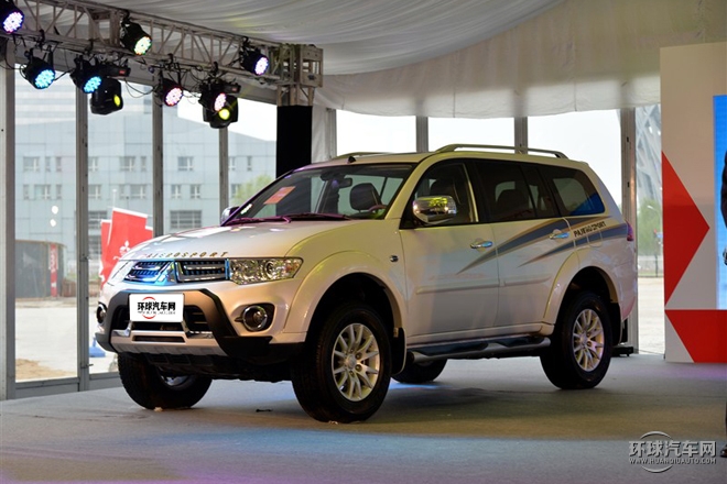 2015款 3.0L 自動四驅(qū)旗艦版