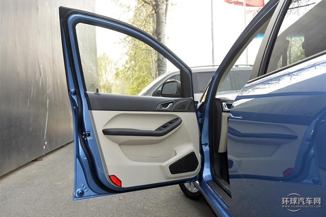 2015款 1.8L 手動寬享版