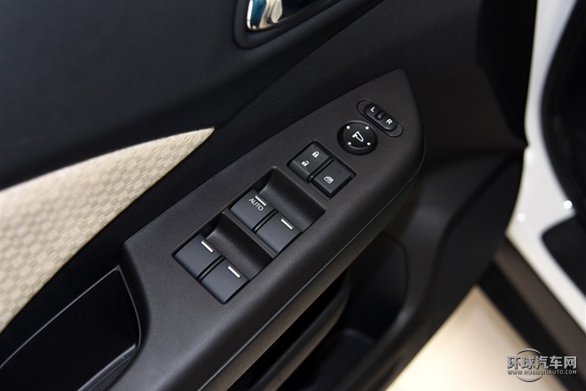 2015款 2.0L 兩驅都市版