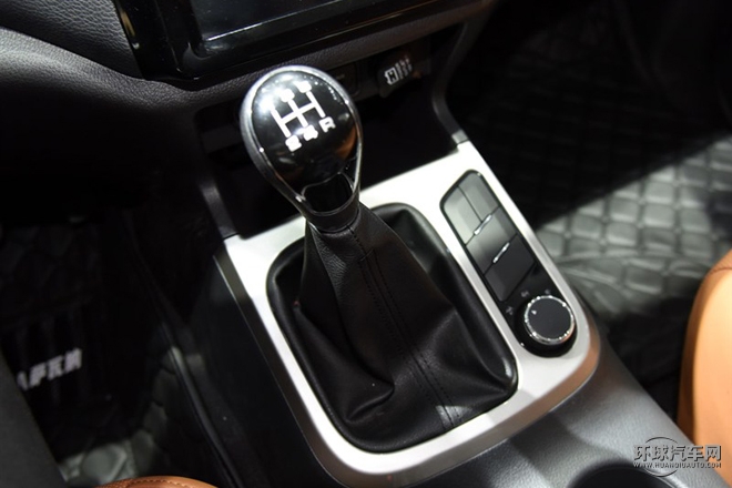 2015款 2.8T 四驅(qū)柴油尊享版5座