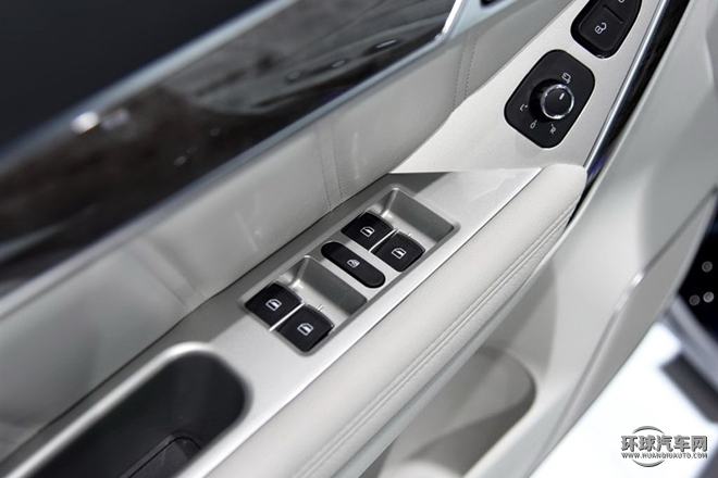 2015款 2.0T 手動四驅尊貴型