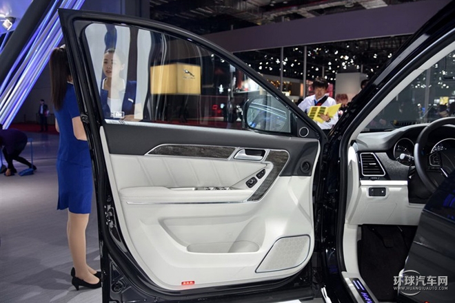 2015款 2.0T 手動四驅尊貴型