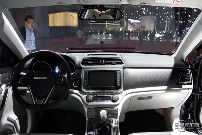 2015款 2.0T 手動四驅尊貴型