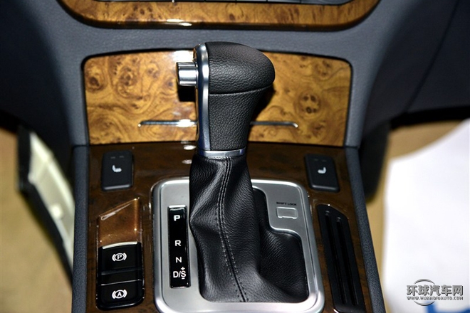 2015款 2.0T 自動兩驅尊貴型