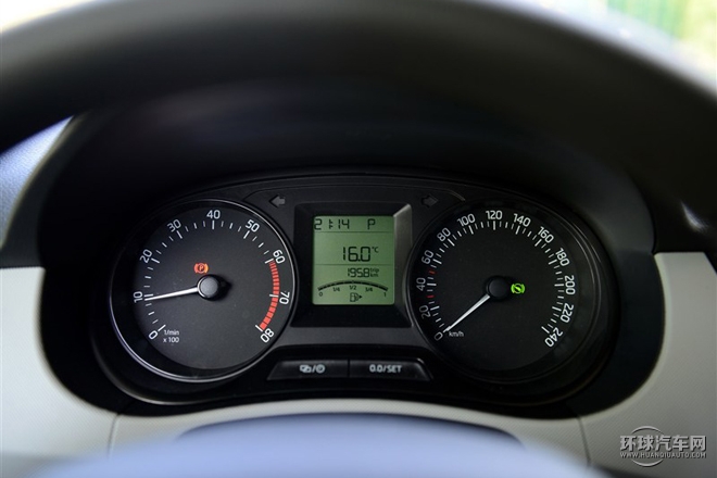 2015款 1.4L 自動(dòng)前行版