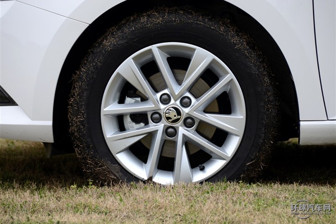 2015款 1.6L 自動智行版