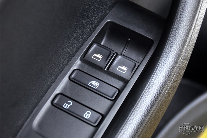 2015款 1.6L 自動智行版