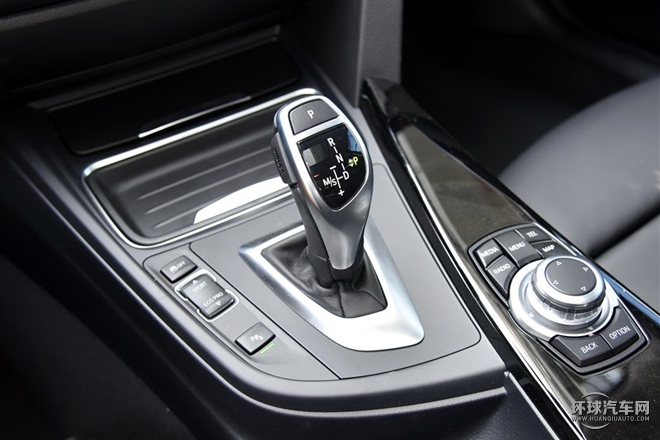 2015款 320i 超悅版運(yùn)動(dòng)設(shè)計(jì)套裝