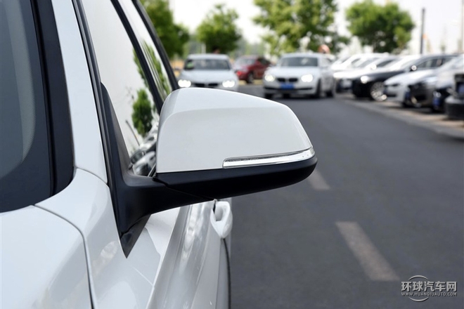 2015款 320i 超悅版運(yùn)動(dòng)設(shè)計(jì)套裝