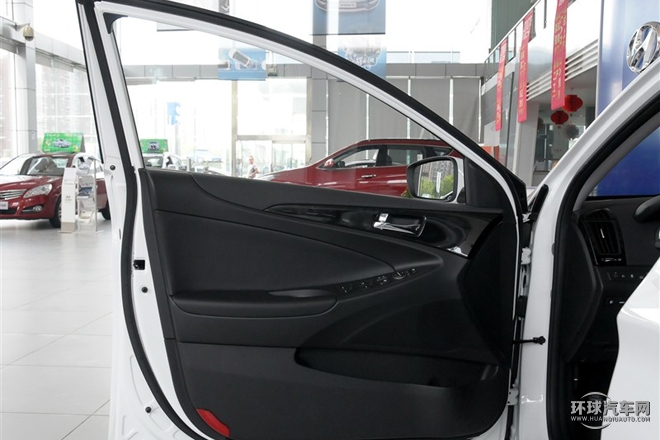 2015款 經典 2.0L 自動豪華版