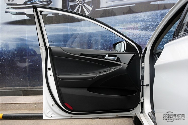 2015款 經(jīng)典 2.0L 自動領先版