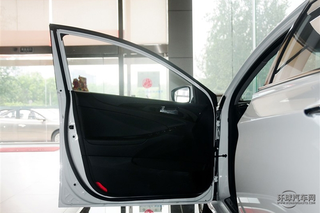 2015款 經(jīng)典 2.4L 自動(dòng)領(lǐng)先版 國(guó)V