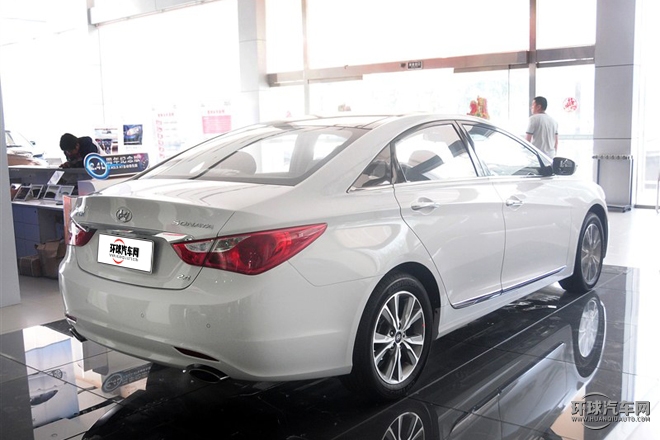 2015款 經(jīng)典 2.4L 自動領(lǐng)先版 國V