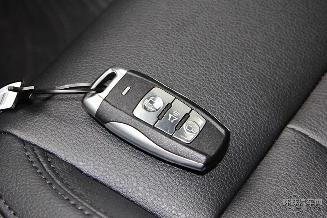 2015款 2.0T 手動兩驅尊貴型