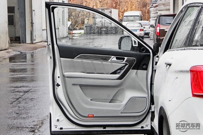 2015款 2.0T 手動(dòng)兩驅(qū)尊貴型