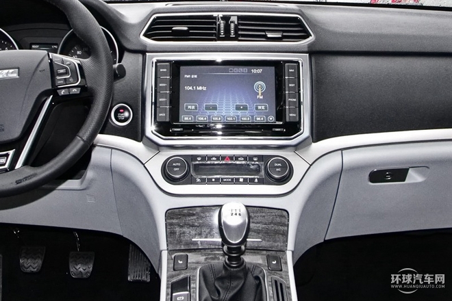 2015款 2.0T 手動兩驅尊貴型