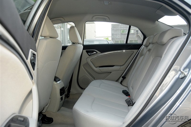 2015款 1.8T 自動(dòng)舒適型