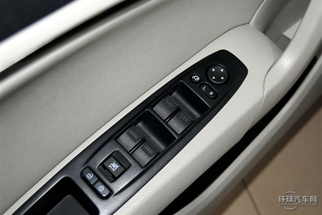 2015款 1.8T 自動尊貴型