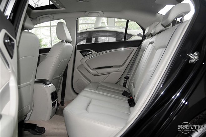 2015款 1.8T 自動尊貴型