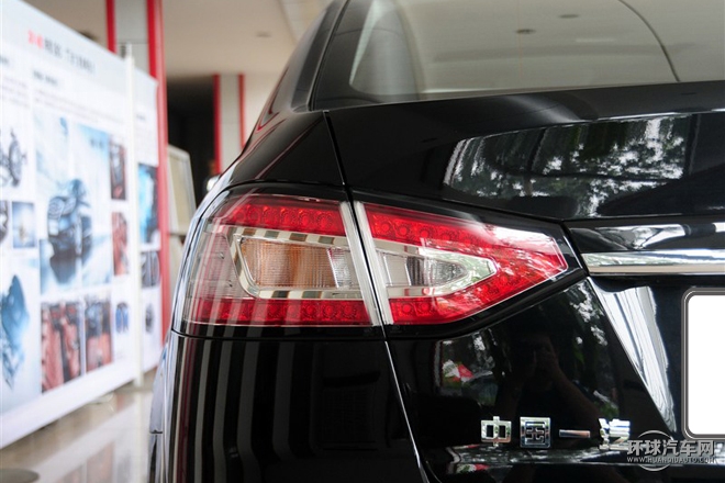 2015款 1.8T 自動尊貴型