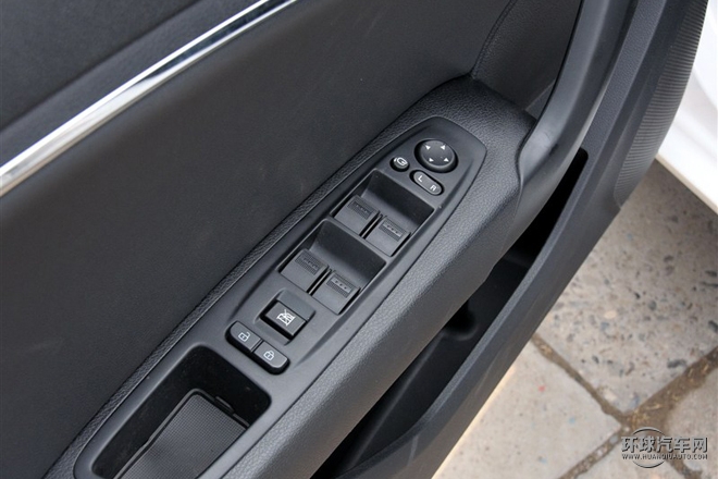 2015款 2.0T 自動豪華型