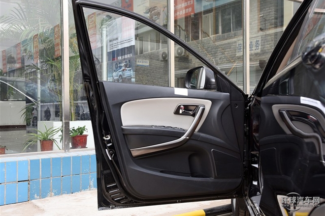 2015款 1.8T 自動豪華型