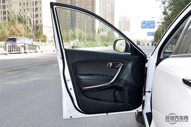 2015款 2.0L 手動基本型