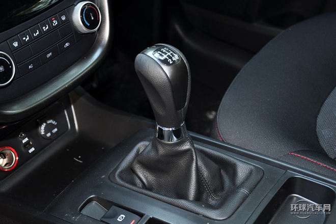 2015款 2.0L 手動基本型