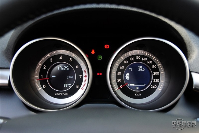 2015款 2.0L 自動舒適型