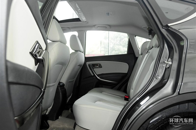 2015款 2.0L 自動舒適周年紀念型