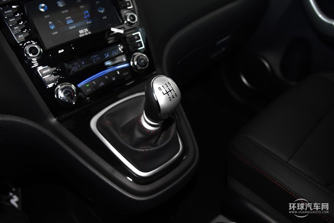 2015款 升級版 1.5T 手動四驅精英型