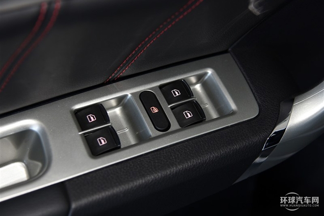 2015款 運(yùn)動(dòng)版 1.5T 自動(dòng)兩驅(qū)尊享型