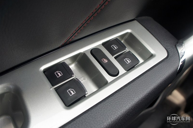 2015款 運動版 1.5T 自動兩驅豪華型