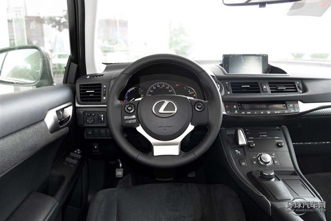 2015款 CT200h 暗夜騎士版