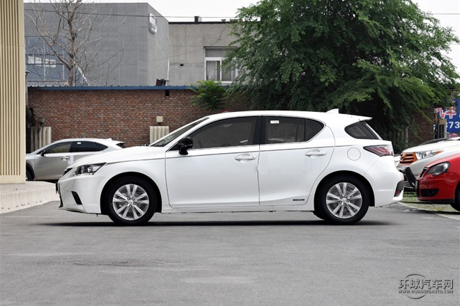 2015款 CT200h 暗夜騎士版