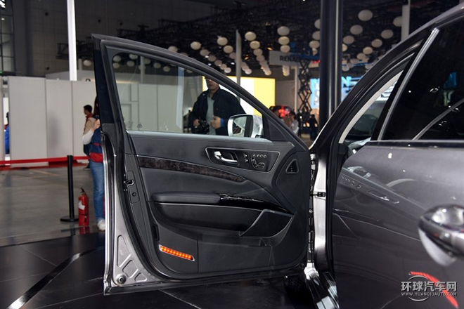 2015款 3.8L 尊貴版