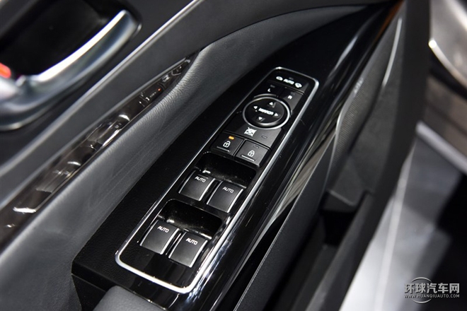 2015款 3.8L 尊貴版